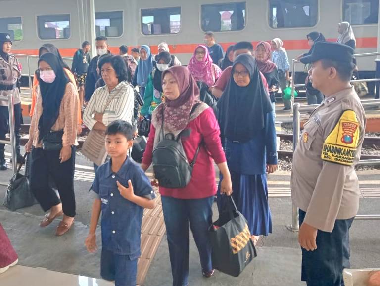 Amankan Libur Nataru, Satgas Preventif Sisir Stasiun dan Perlintasan KA di Pasuruan