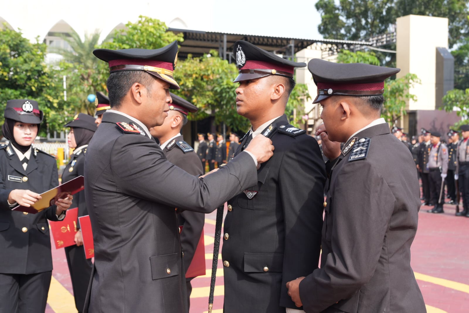 83 Polisi Sidoarjo Terima Satyalancana Pengabdian