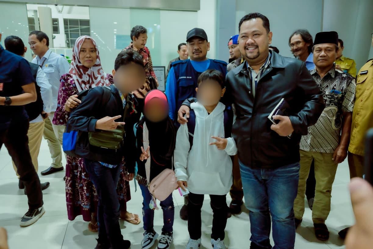 3 Anak Pekerja Migran Gresik Dipulangkan dari Malaysia, Bupati Beri Pendampingan