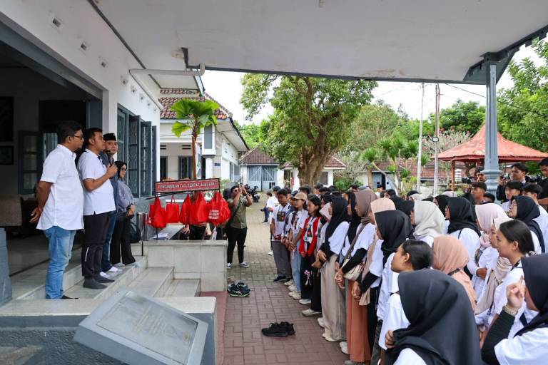 Pelajar Surabaya Dalami Kiprah Bung Karno