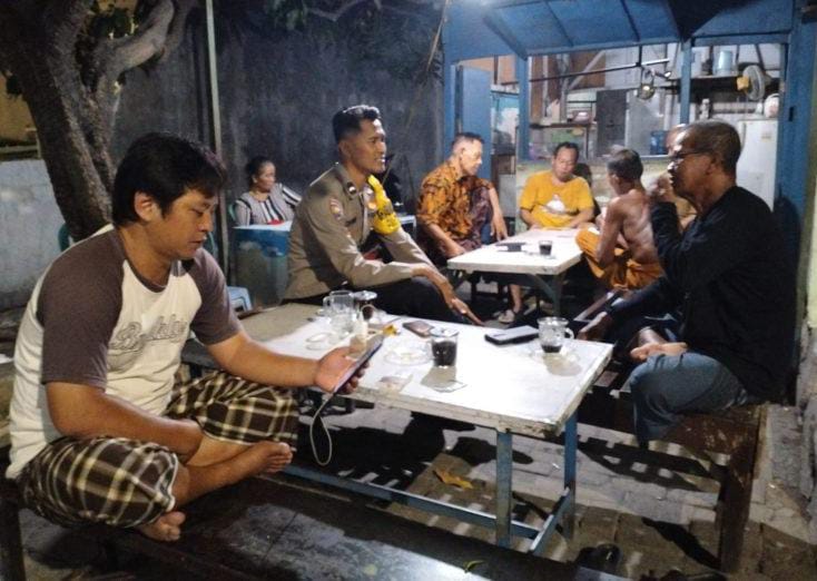 Ngopi Bareng Polisi, Warga Medokan Ayu Bahas Keamanan dengan Santai