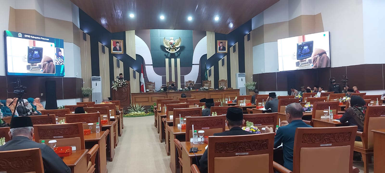 Pj Bupati Sampaikan LKPJ di Gedung Dewan