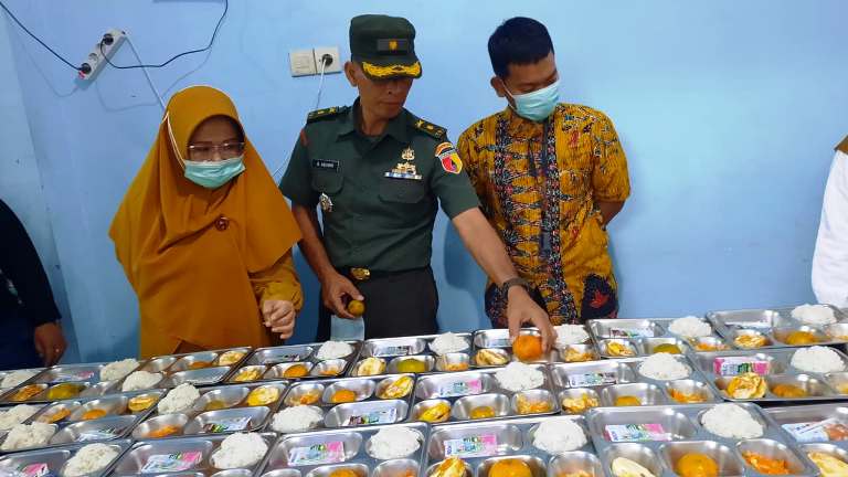 Wabup Situbondo Ulfiyah dan Satgas Temukan Kekurangan di Dapur SPPG Klatakan dan Suboh