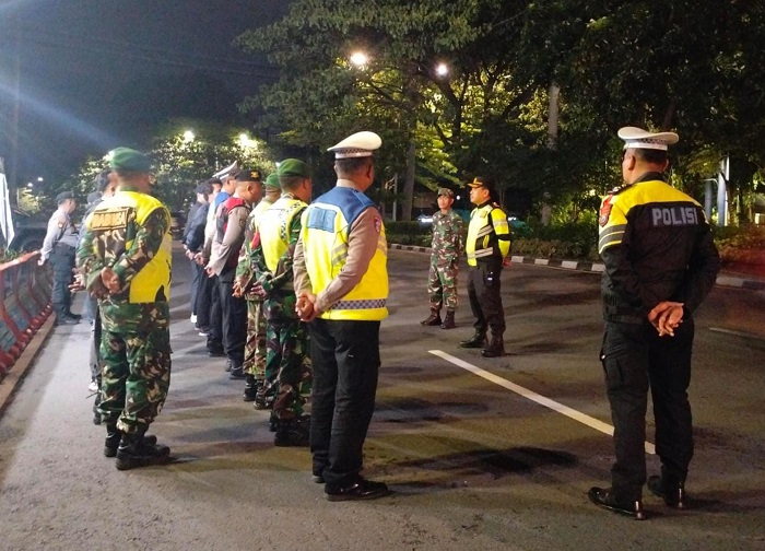 Antisipasi Kejahatan Malam, Polsek Mulyorejo Gelar Patroli Gabungan Bersama TNI