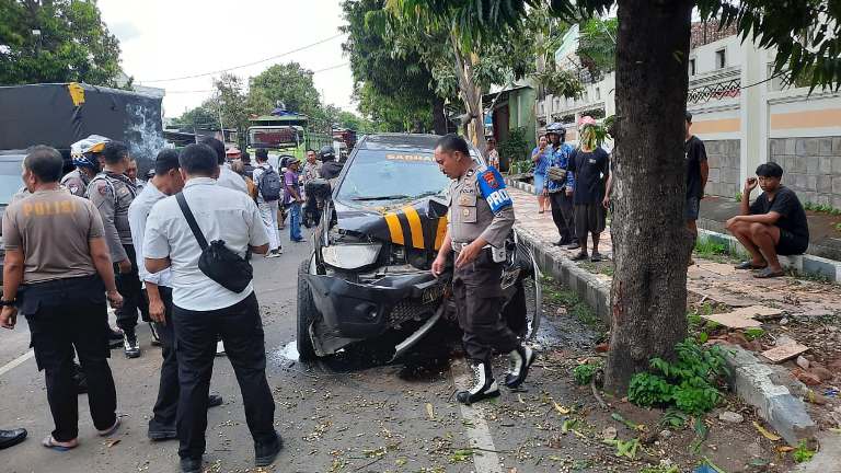 Kapolsek Arjasa AKP Kusmiyani Meninggal Usai Mobil Dinas Menabrak Pohon di Jalur Pantura Situbondo