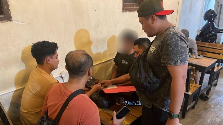 Polisi Gresik Amankan Pengedar Bahan Peledak 2 Kilogram di Warkop Menganti