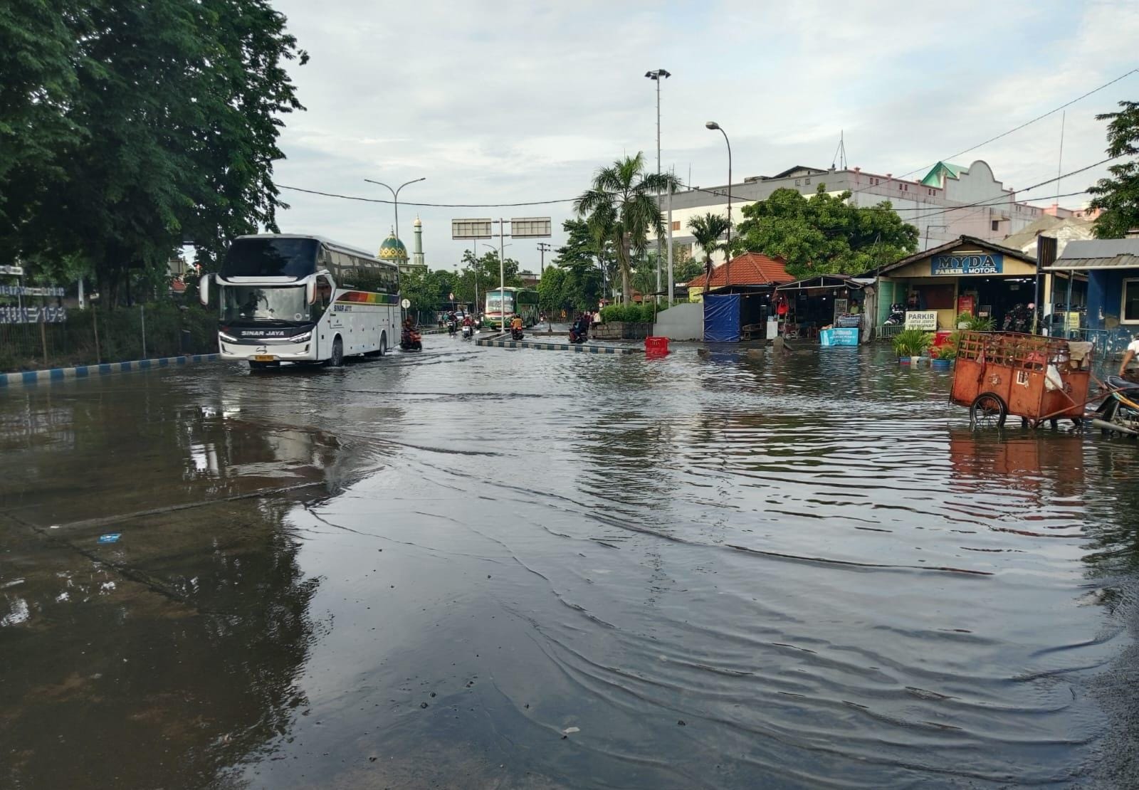 Musim Liburan, Terminal Purabaya Malah Kebanjiran Air, Bukan Penumpang