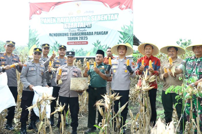 Kapolres Gresik Ikut Panen Raya Jagung, Dukung Swasembada Pangan 2025