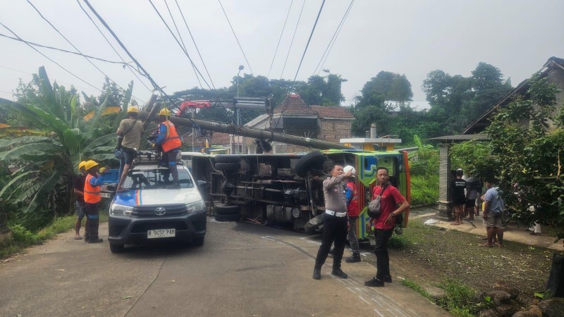 Odong-Odong Terguling di Mojokerto, Satu Penumpang Meninggal Dunia