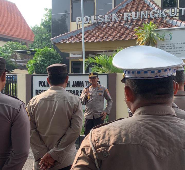 Polsek Rungkut Tekankan Peningkatan Kinerja di Apel Pagi