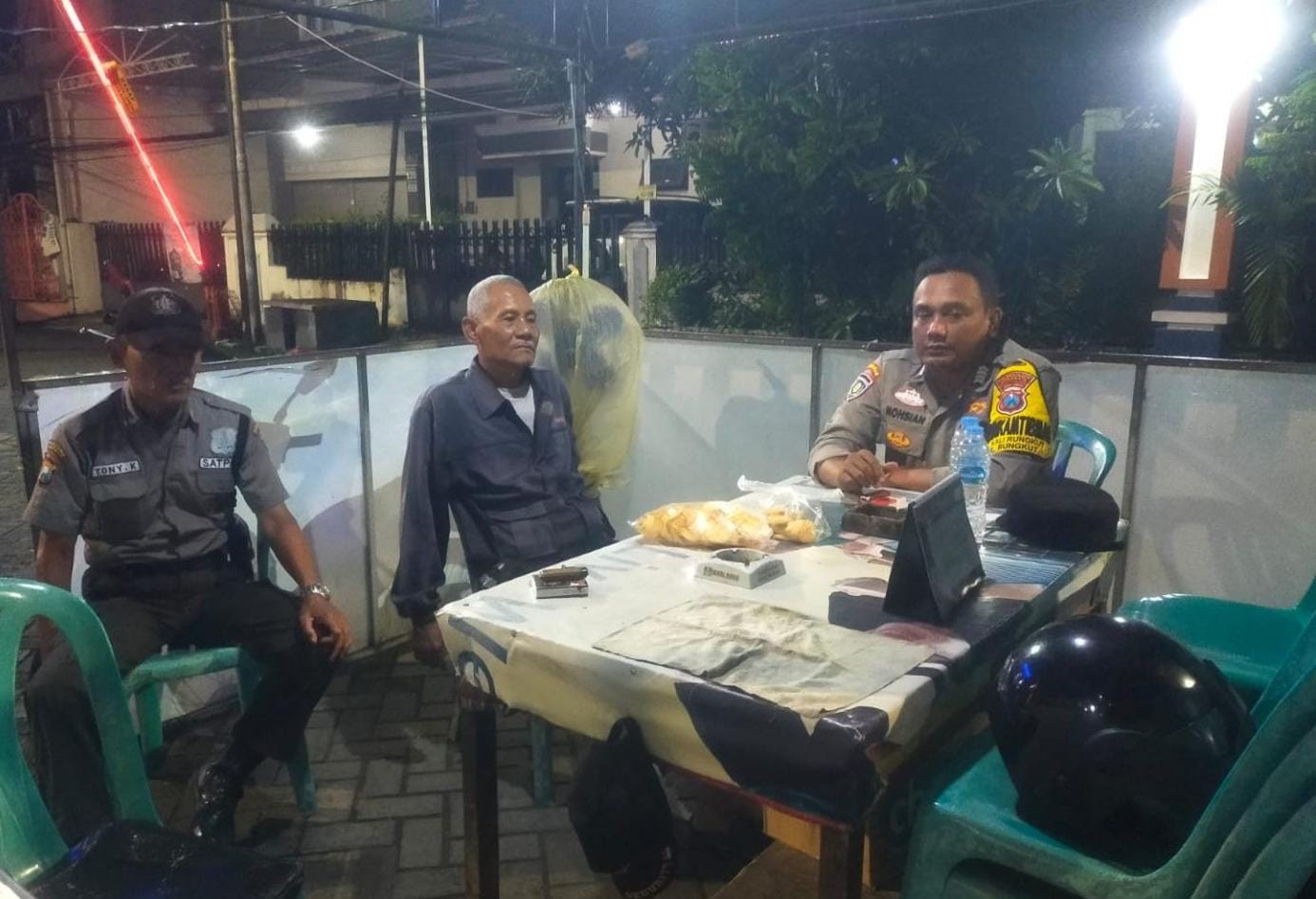 Bhabinkamtibmas Kalirungkut Perketat Keamanan di Perumahan Rungkut Harapan