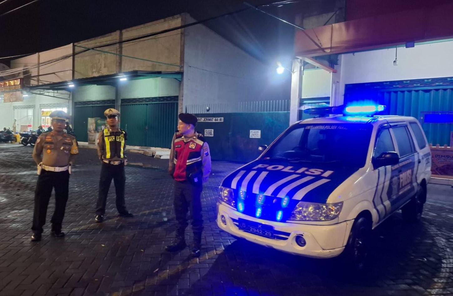 Jelang Hari Bhayangkara Ke-79, Polsek Pakal Gencarkan Patroli Malam untuk Cegah Kejahatan
