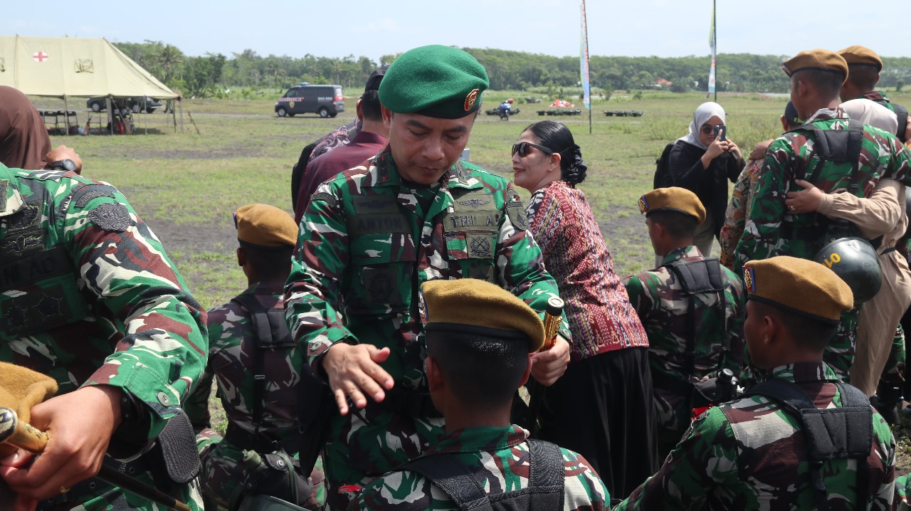 Semangat Jiwa Korsa Warnai Upacara Tradisi Pembaretan Korps Arhanud di Lumajang