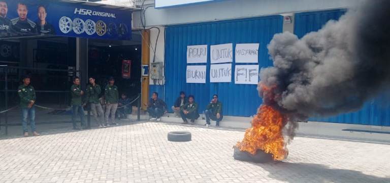 Kantor FIF Kediri Digeruduk Massa, Branch Manager Bantah Tudingan Arogansi Kapos Pare