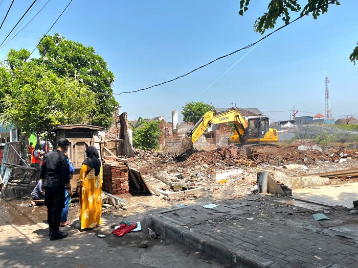 10 Bangunan Liar Dibongkar, KAI Daop 9 Jember Tertibkan Aset Stasiun Pasuruan