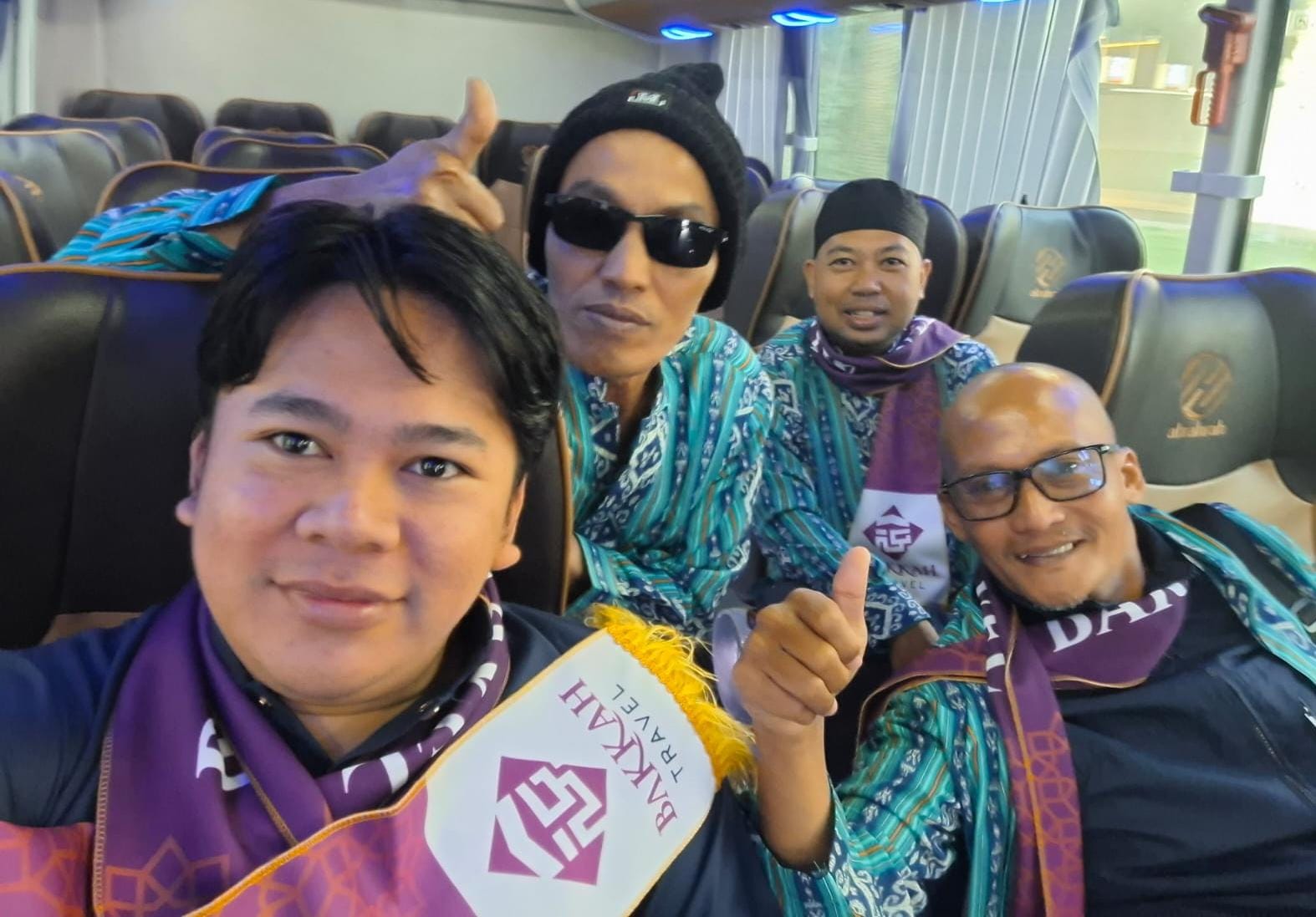 Isak Tangis di Sudut Kakbah, Kisah Haru 4 Sekawan Mencari Ampunan dan Kepasrahan di Tanah Suci