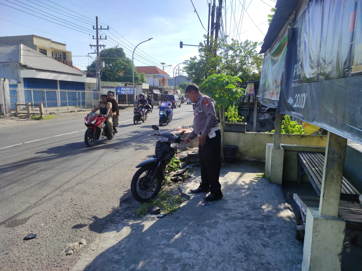 Dump Truck Kabur Usai Tabrak Pemotor di Driyorejo