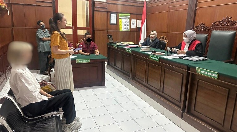 Imigrasi Surabaya: WNA Rusia Pelanggar UU Keimigrasian Jalani Sidang dan segera Dideportasi