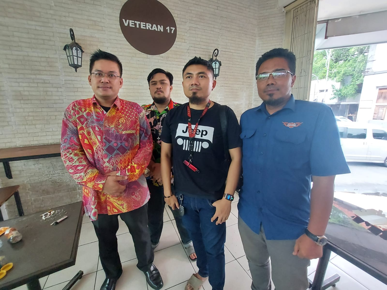 Personel Ogie and Friends Datangi Polrestabes Surabaya, Hendak Diambil Sample Darah