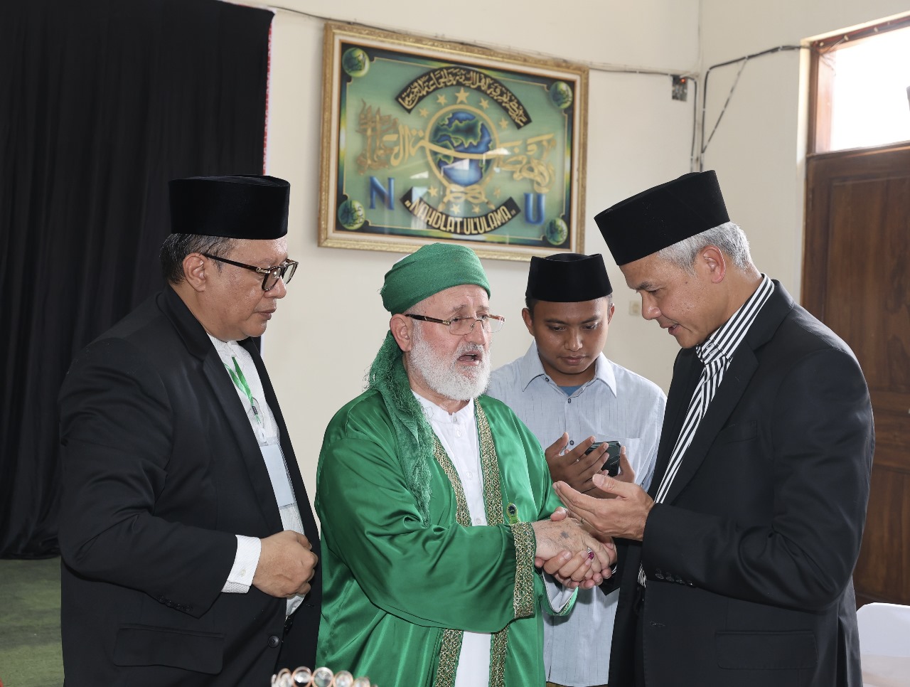 Ganjar Pranowo Terima Doa dan Amalan Khusus dari Cucu Syekh Abdul Qadir Jailani