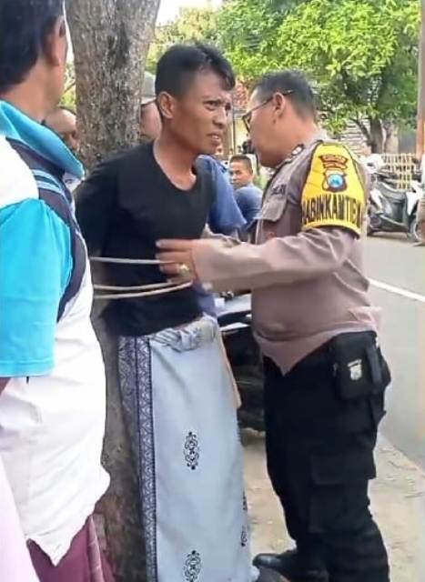 Sempat Jadi Tontonan, Polsek Sukolilo Gercep Selamatkan Maling yang Diikat Massa di Pohon