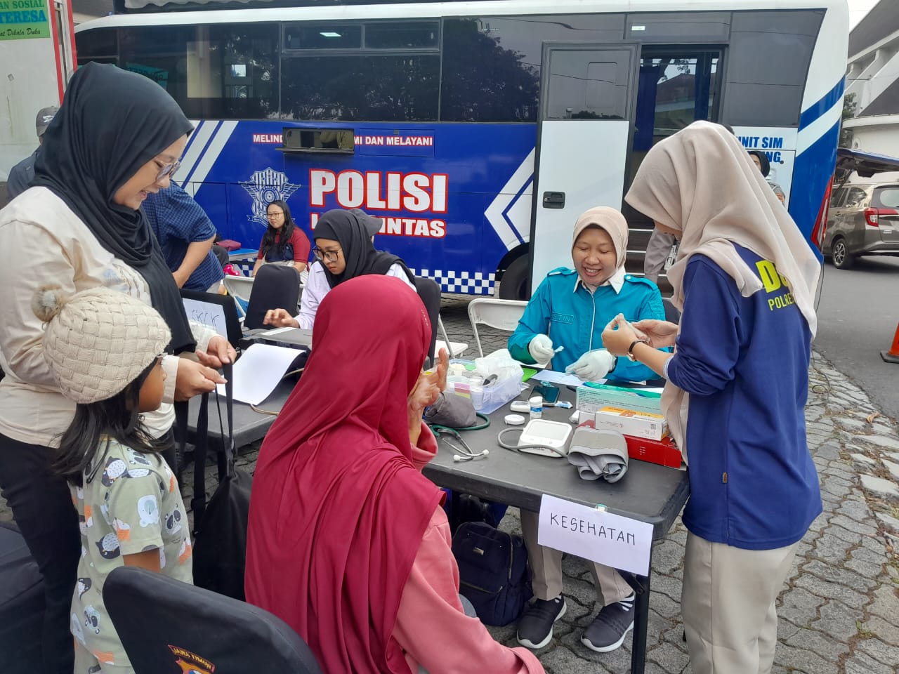 Rangkaian HUT Ke-79 Bhayangkara, Dokkes Polresta Malang Kota Jemput Bola Beri Layanan Kesehatan Gratis