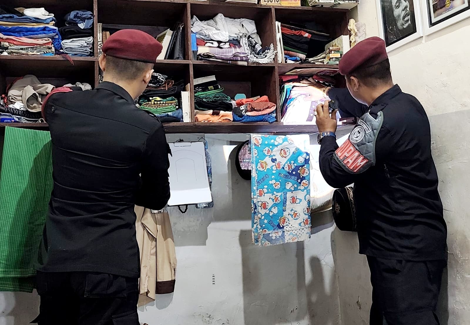 Lapas Jember Sikat Habis Barang Terlarang di Kamar Hunian, Wujudkan Zero Halinar