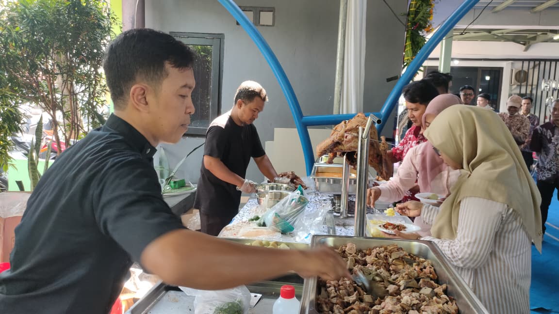 Hidangan Ringan hingga Berat Tersaji dalam HUT Ke-8 Memorandum Online