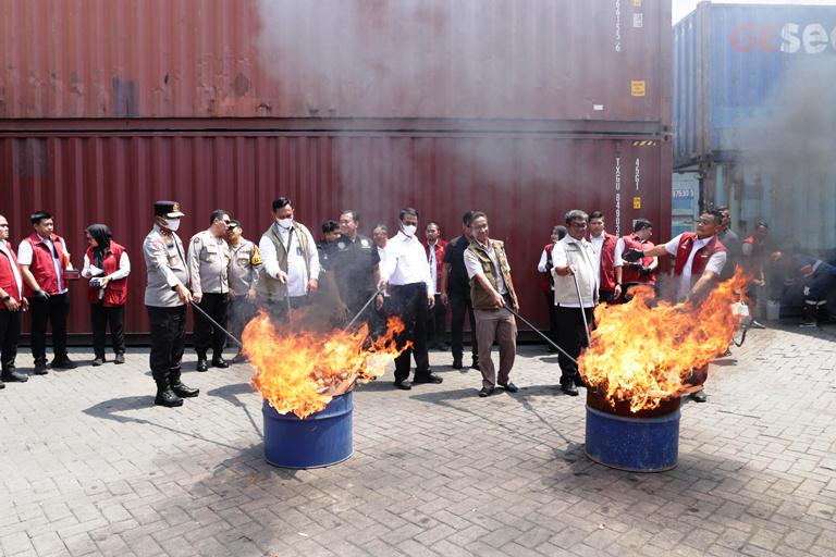 Polda Jatim Gagalkan Penyelundupan 72 Ton Bawang Bombai Ilegal dari Kalimantan Tengah