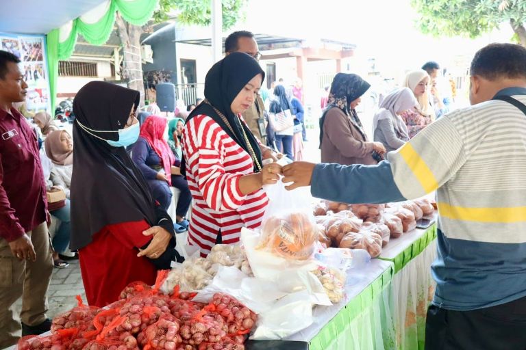 Tutup Rangkaian HUT Ke-80 Jatim, Pemkab Gresik Gelar Pasar Murah