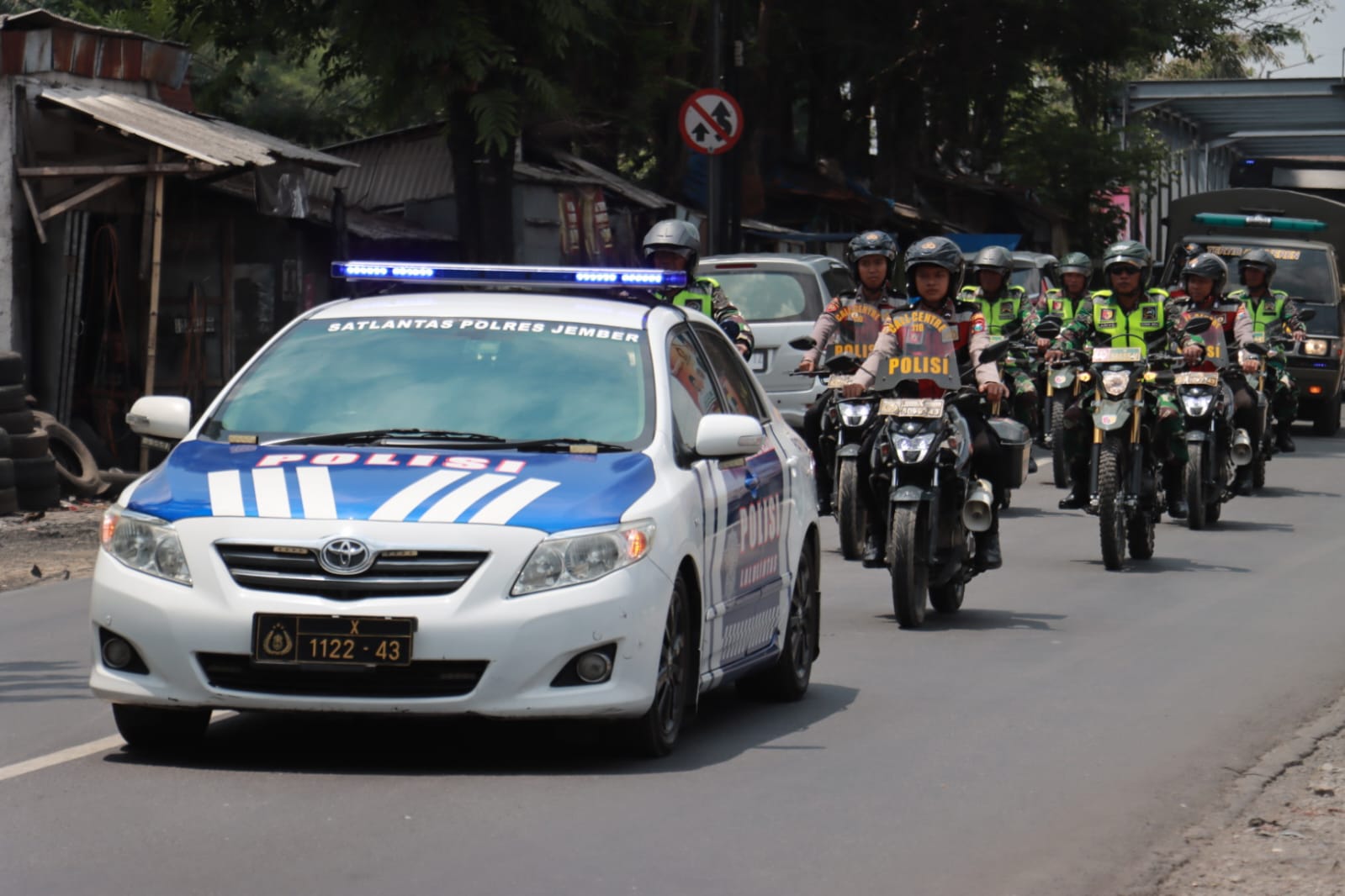 Patroli Gabungan Sasar Titik Vital Jember Jaga Keamanan Saat Pelantikan Presiden