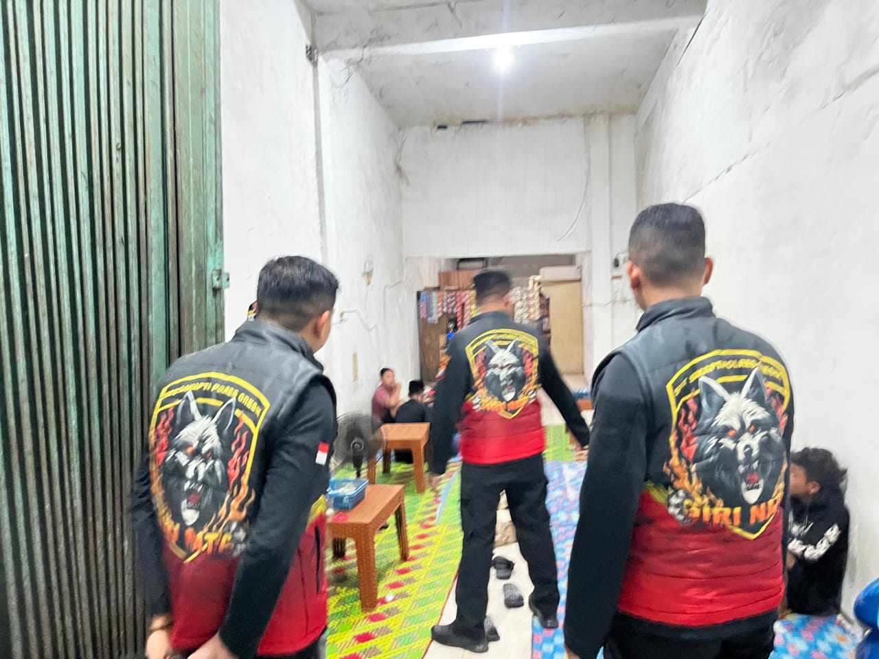 Polres Gresik Razia Warung Jual Miras di Manyar, Jaga Kesucian Bulan Ramadan