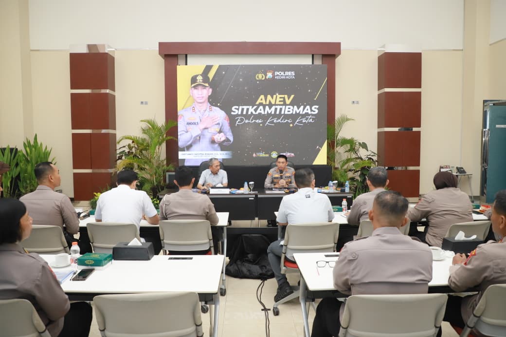 Kapolres Kediri Kota Pimpin Anev Harkamtibmas