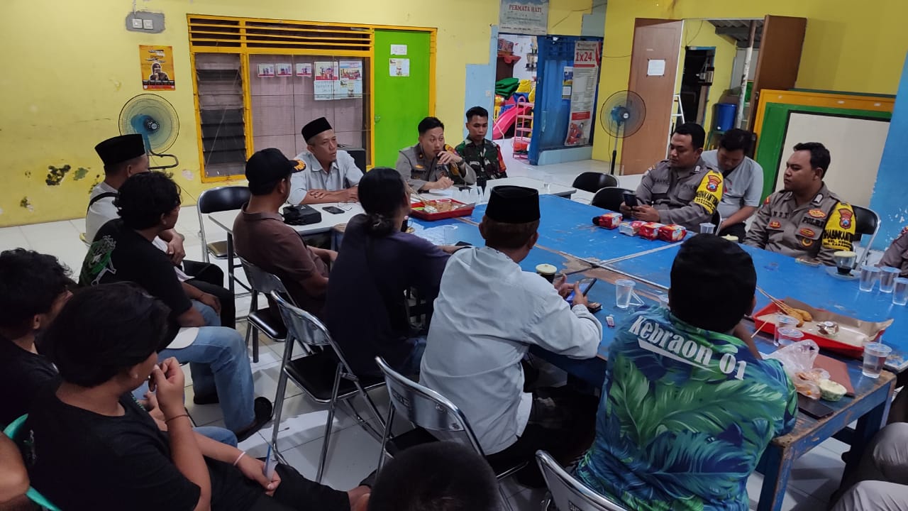 Polsek Karangpilang Gelar Cangkrukan Kamtibmas, Tingkatkan Kewaspadaan Jelang Pilkada