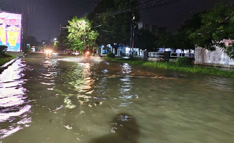 Jawa Timur Masuki Puncak Musim Hujan Januari 2026 Waspadai Cuaca Ekstrem