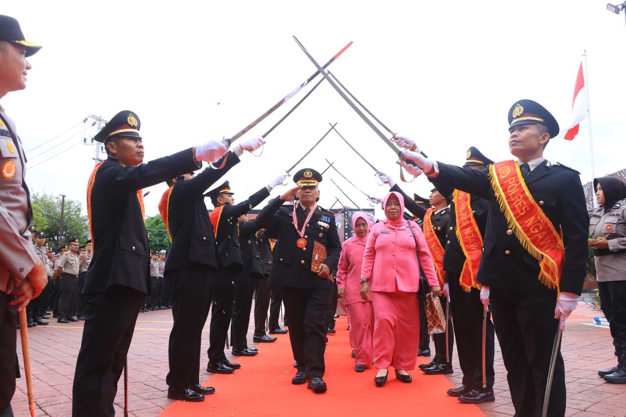 Polres Ngawi Gelar Wisuda Purna Bakti, Kapolres: Semangat Pengabdian Harus Terus Hidup di Masyarakat
