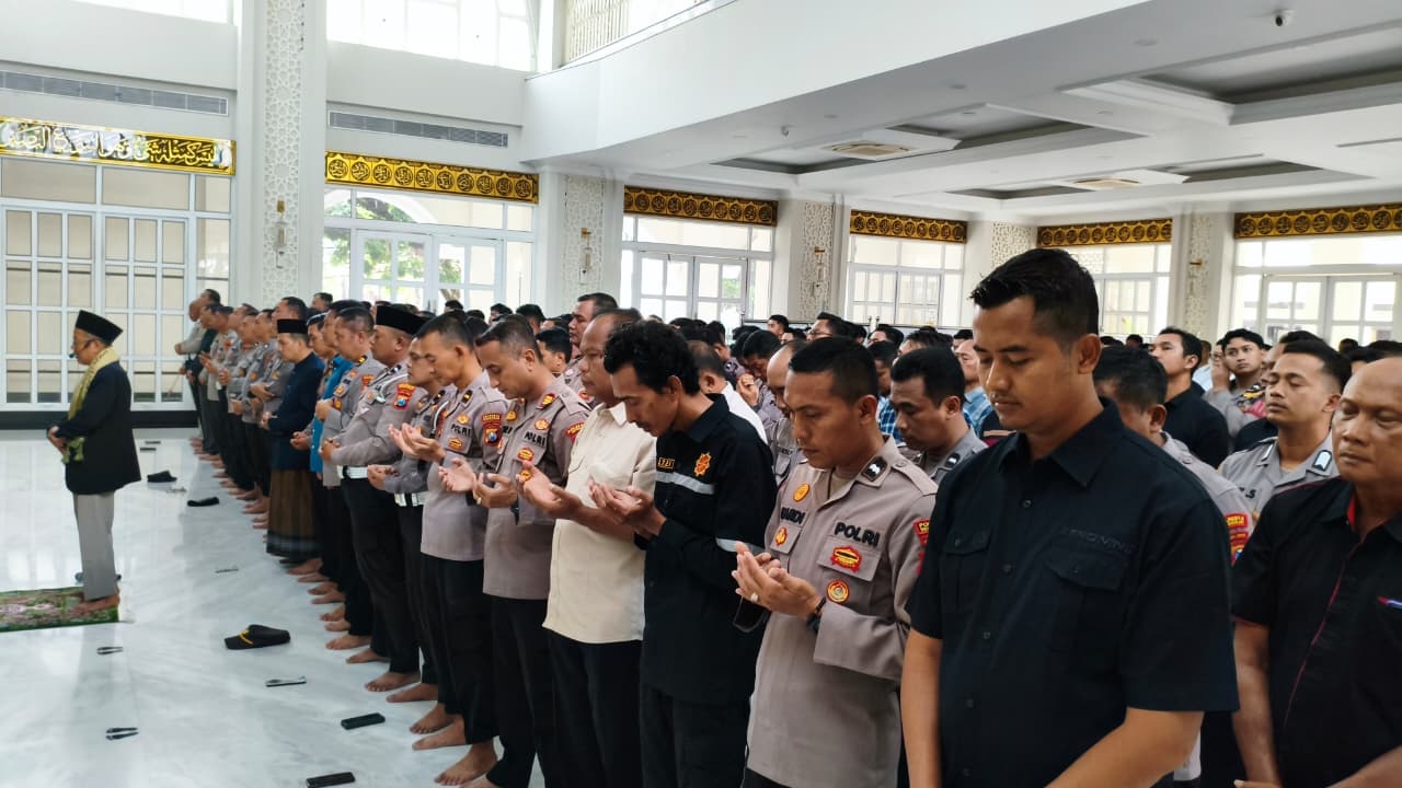 Polresta Sidoarjo Gelar Salat Gaib dan Doa Bersama untuk Korban Bencana Sumatera