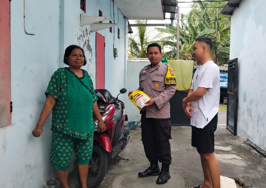 Antisipasi Curanmor, Polsek Wiyung Intensifkan Sambang Kos dan Pasang Stiker Imbauan