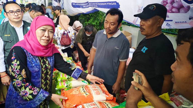 Pemprov Jatim Gencarkan Operasi Pasar di Surabaya, Harga Beras hingga Cabai Lebih Murah
