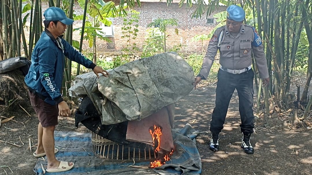Polisi Bongkar Arena Sabung Ayam Seketi Balongbendo