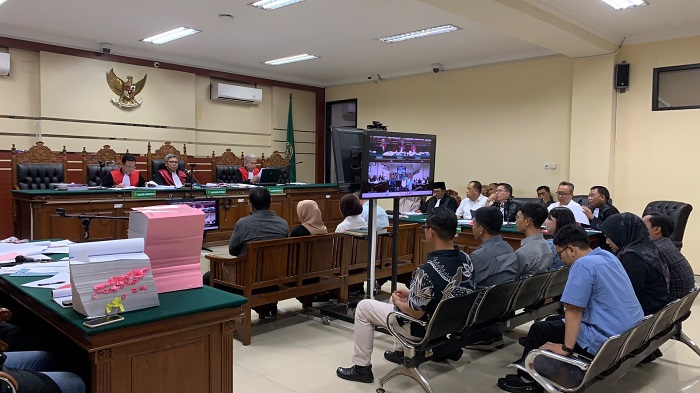 Sopir Eks Kadis ESDM Jatim Akui 5 Kali Pindahkan Tas Berisi Uang ke Mobil Dinas