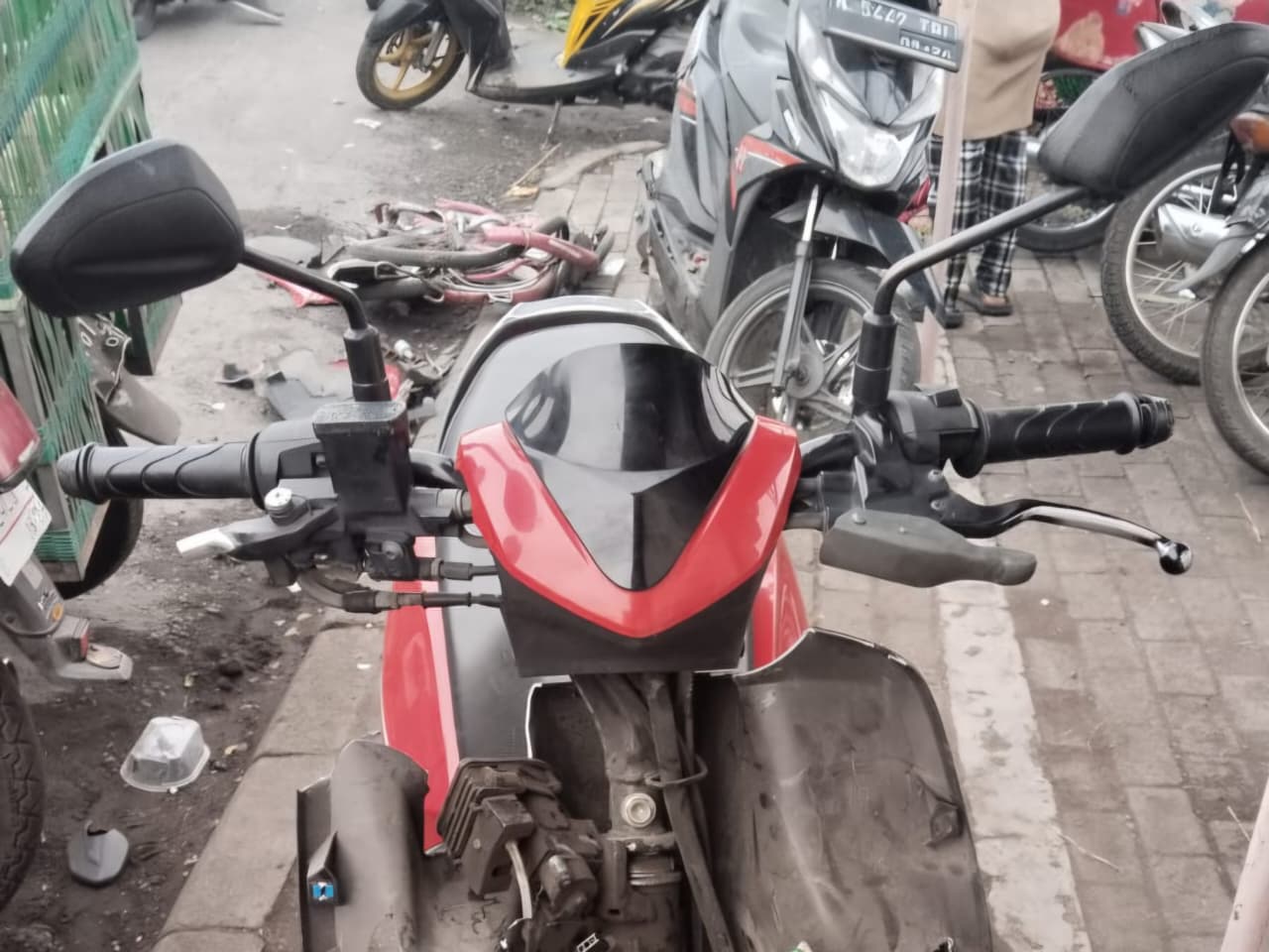 Dump Truk Seruduk 10 Kendaraan di Pasar Gondanglegi Pasuruan