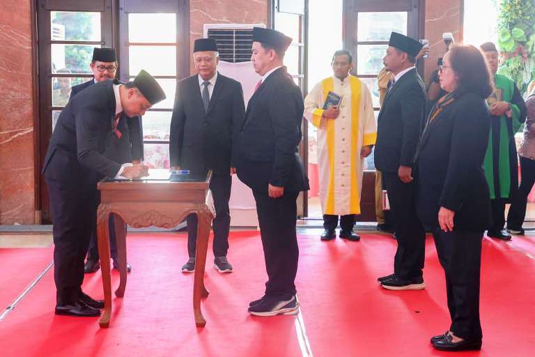 Eri Cahyadi Rotasi 79 Pejabat Eselon III dan IV Pemkot Surabaya Jelang Akhir Tahun