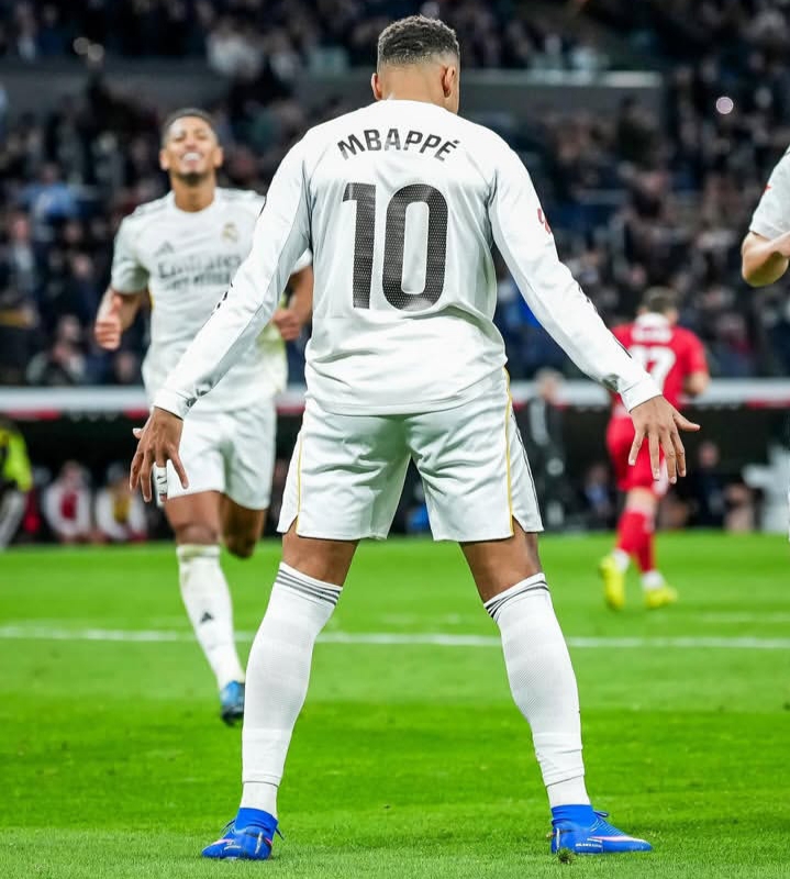 Mbappé Cedera Lutut, Absen Lawan Betis dan Diragukan Tampil di Supercopa