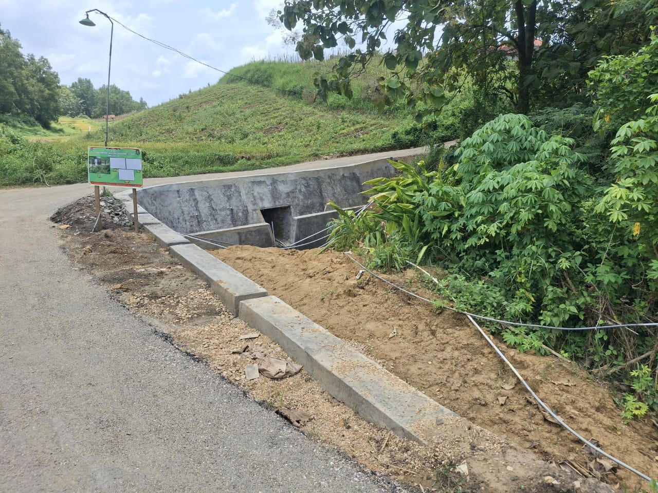 Dulu Rawan Longsor Kini Plengsengan Jalan TMMD Sumenep Rampung 100 Persen