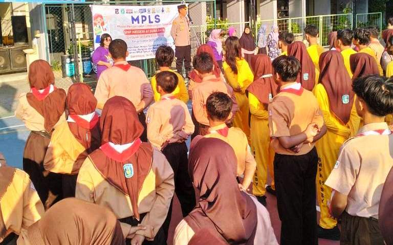 Polsek Benowo Masuk Sekolah saat MPLS: Gaungkan Anti-Judi Online dan Bijak Bermedsos untuk Pelajar