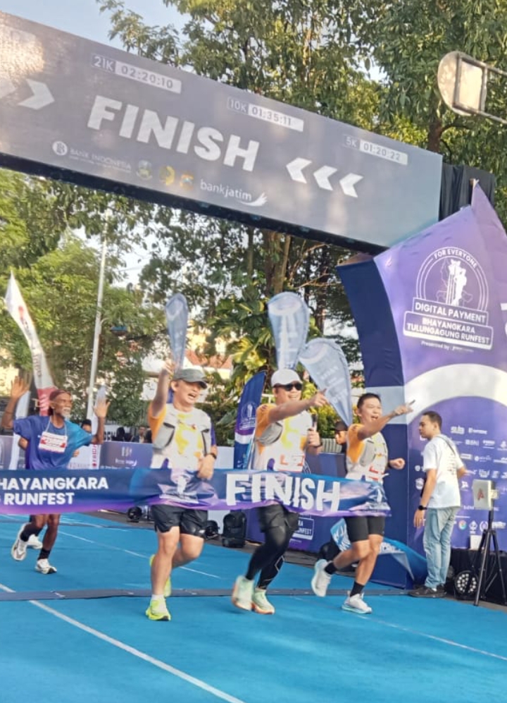 Kapolres Tulungagung Sukses Jadi Pacer Half Marathon DPBTRF 2025