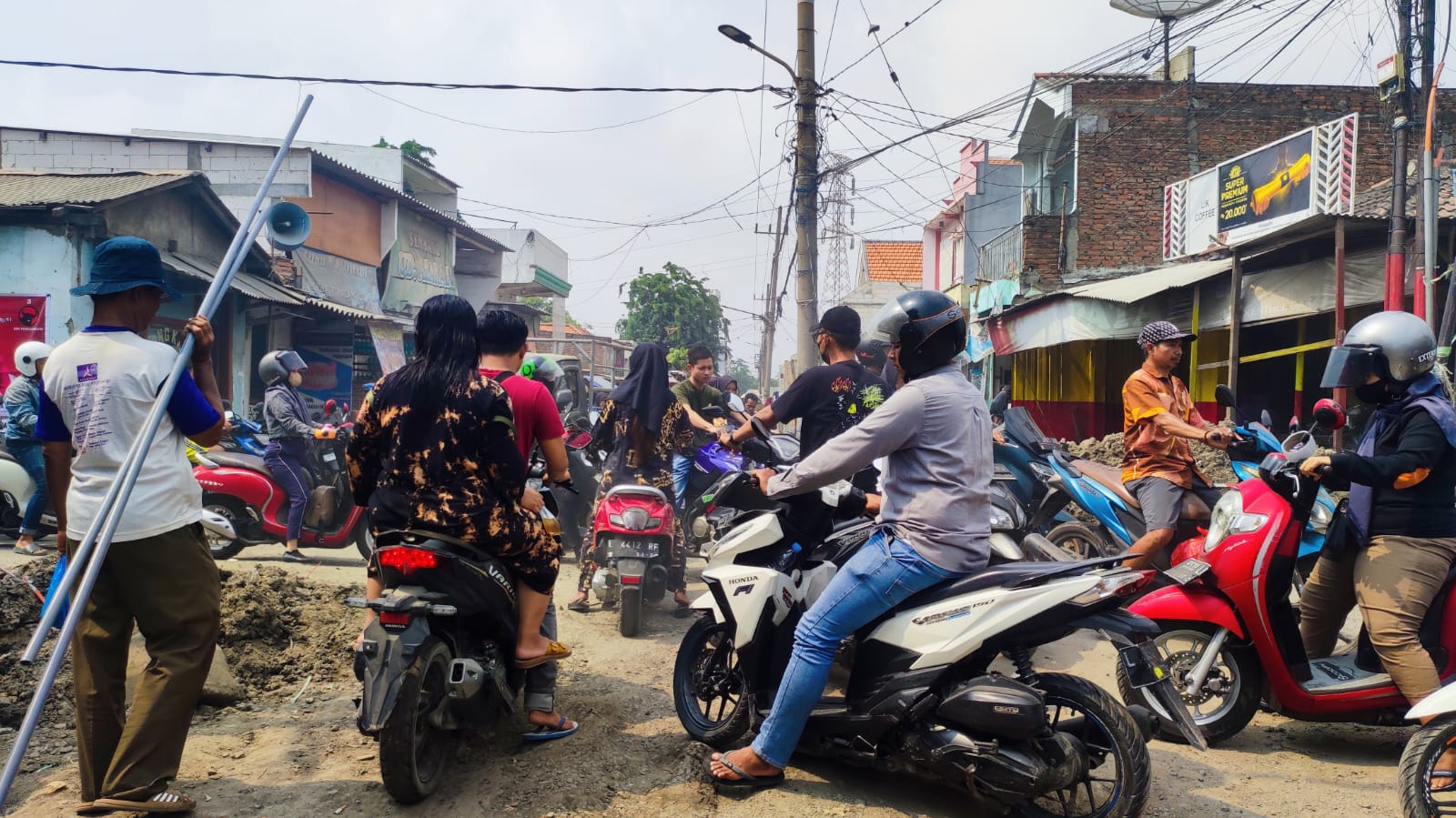 Proyek Box Culvert Molor, Perempatan Bulak Banteng Surabaya Macet 