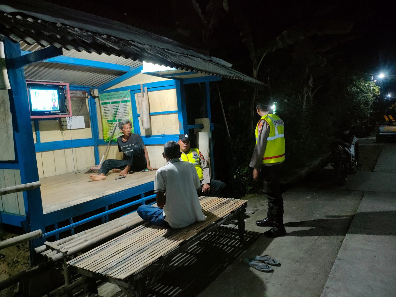 Patroli Blue Light Polisi Ngawi, Hadirkan Rasa Aman Warga Karangjati