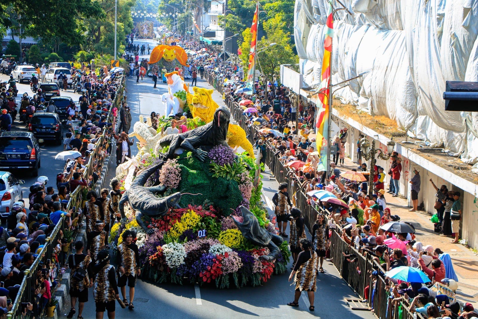 Parade Surabaya Vaganza 2025, Perjalanan Ajaib Menuju Negeri Dongeng, Catat Tanggal Mainnya!